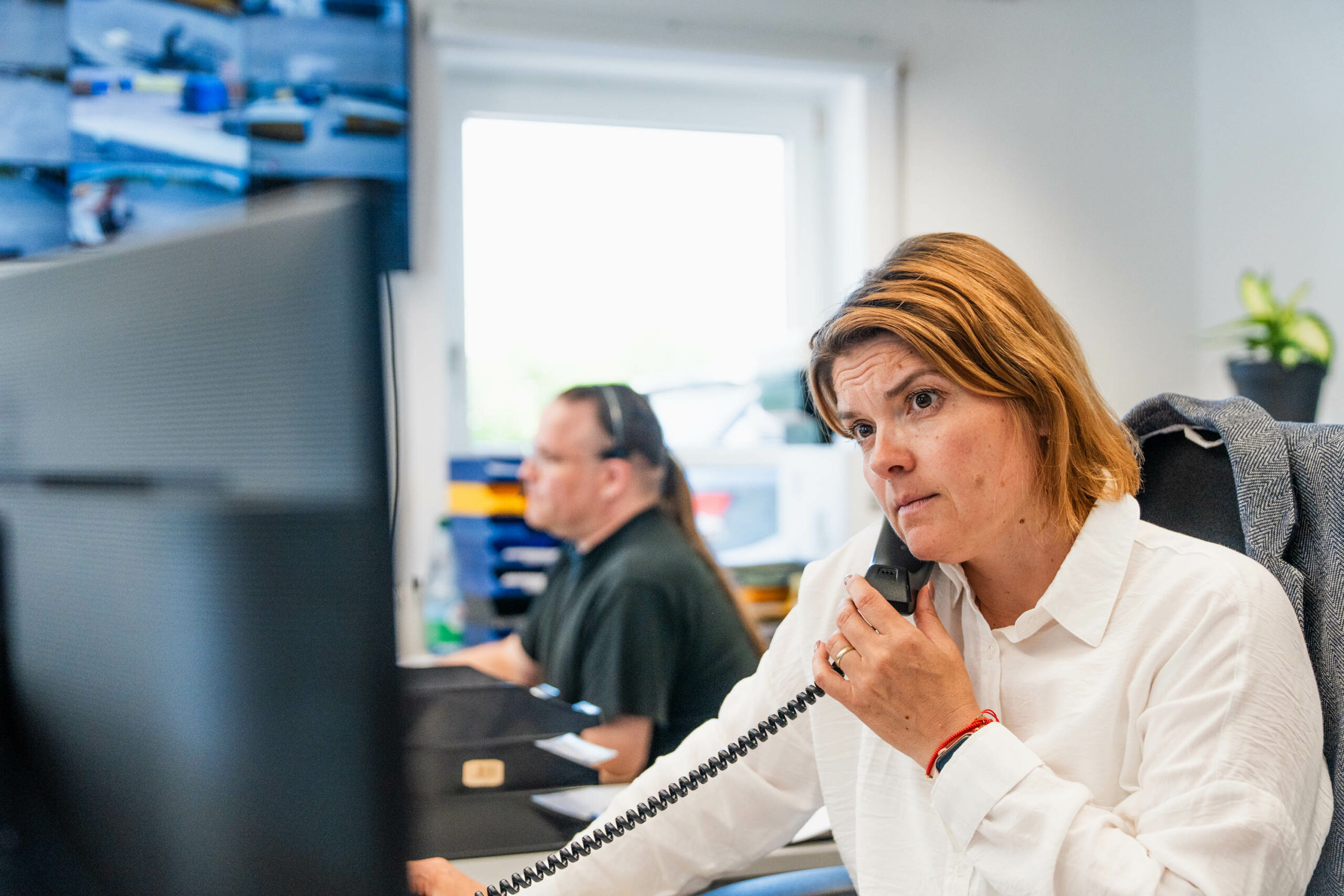 Mitarbeiter der KTU Spedition am Telefon